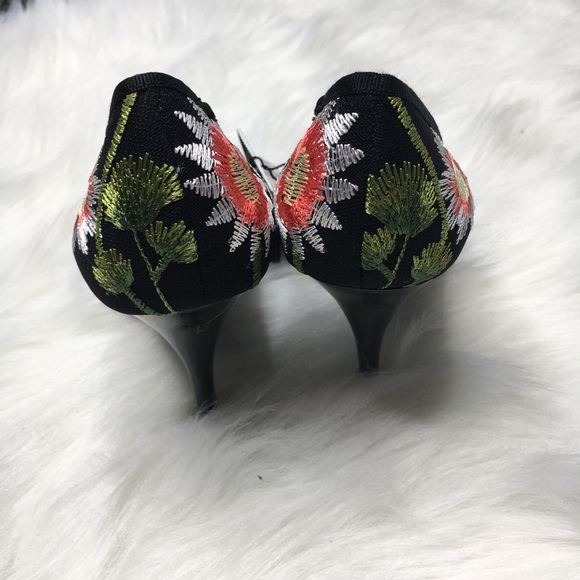 Zara black floral embroidered heels sz 6.5 nwt - Picture 3 of 8